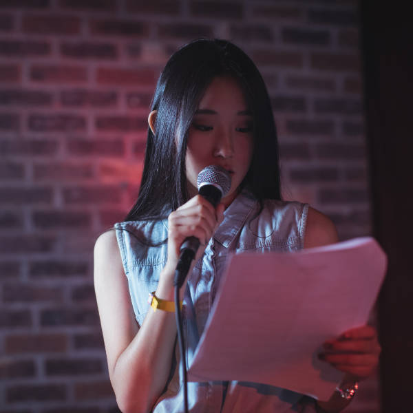 Reading by Marine Scientist Gema Mar­tinez-Mén­dez